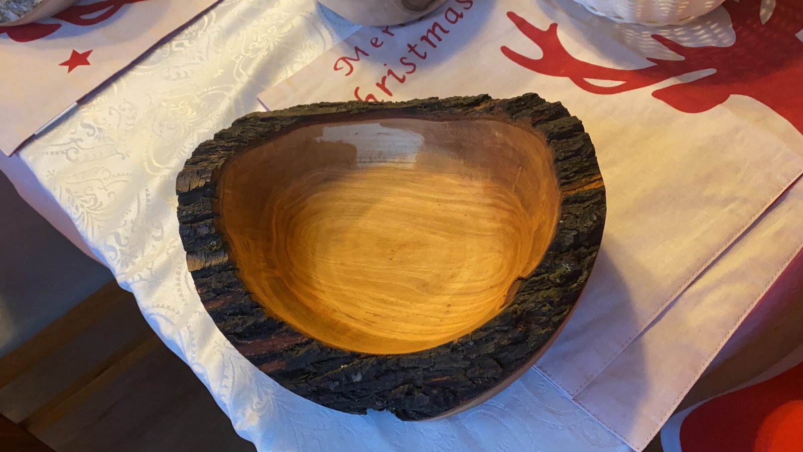 Handgedrechselte Holzschale von MP Woodworking
