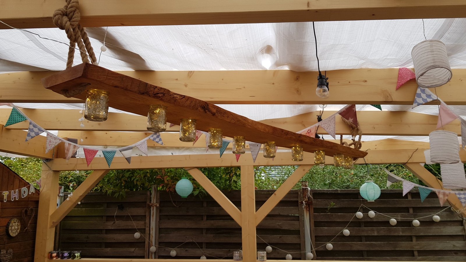 Massivholzlampe mit Marmeladengläsern