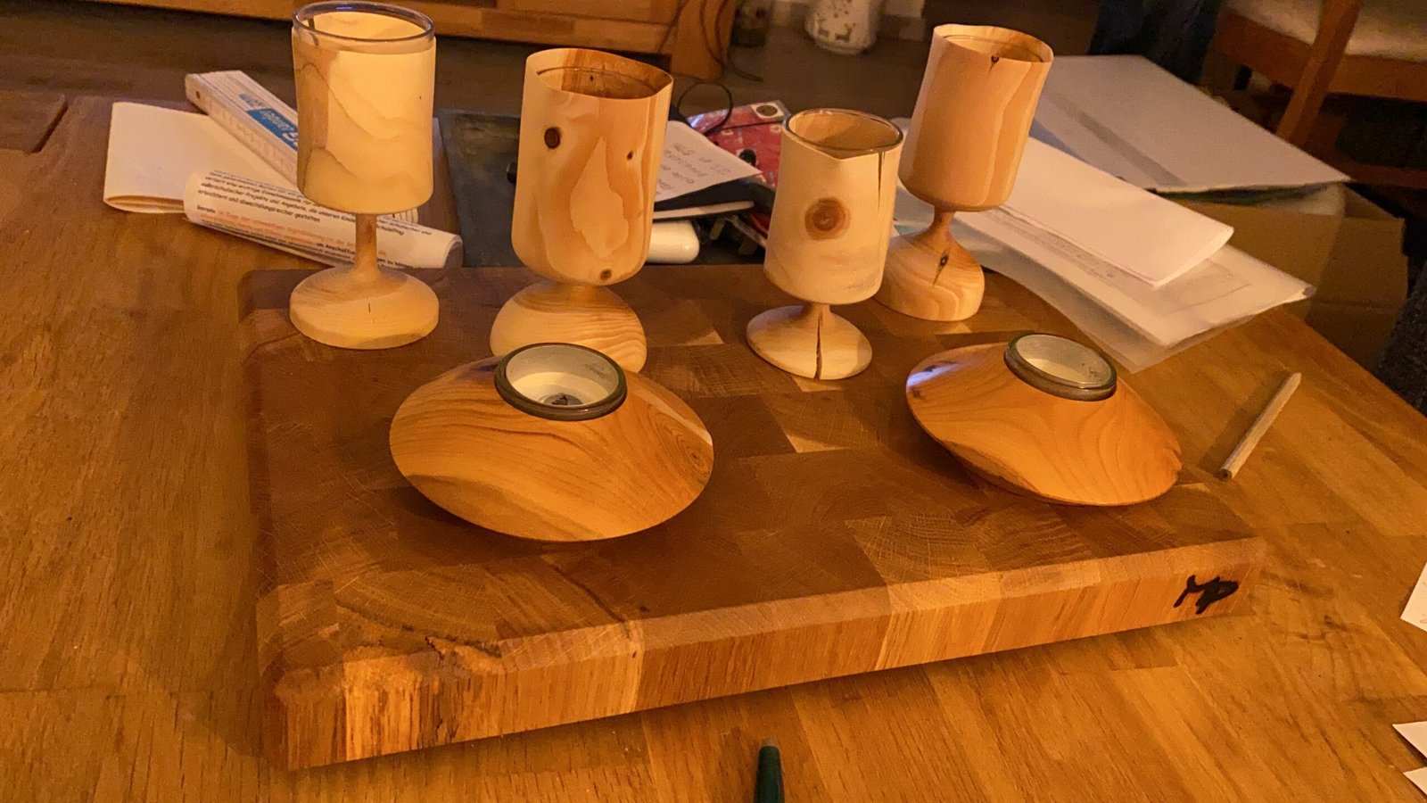 Gedrechselte Schalen und Teller aus Massivholz