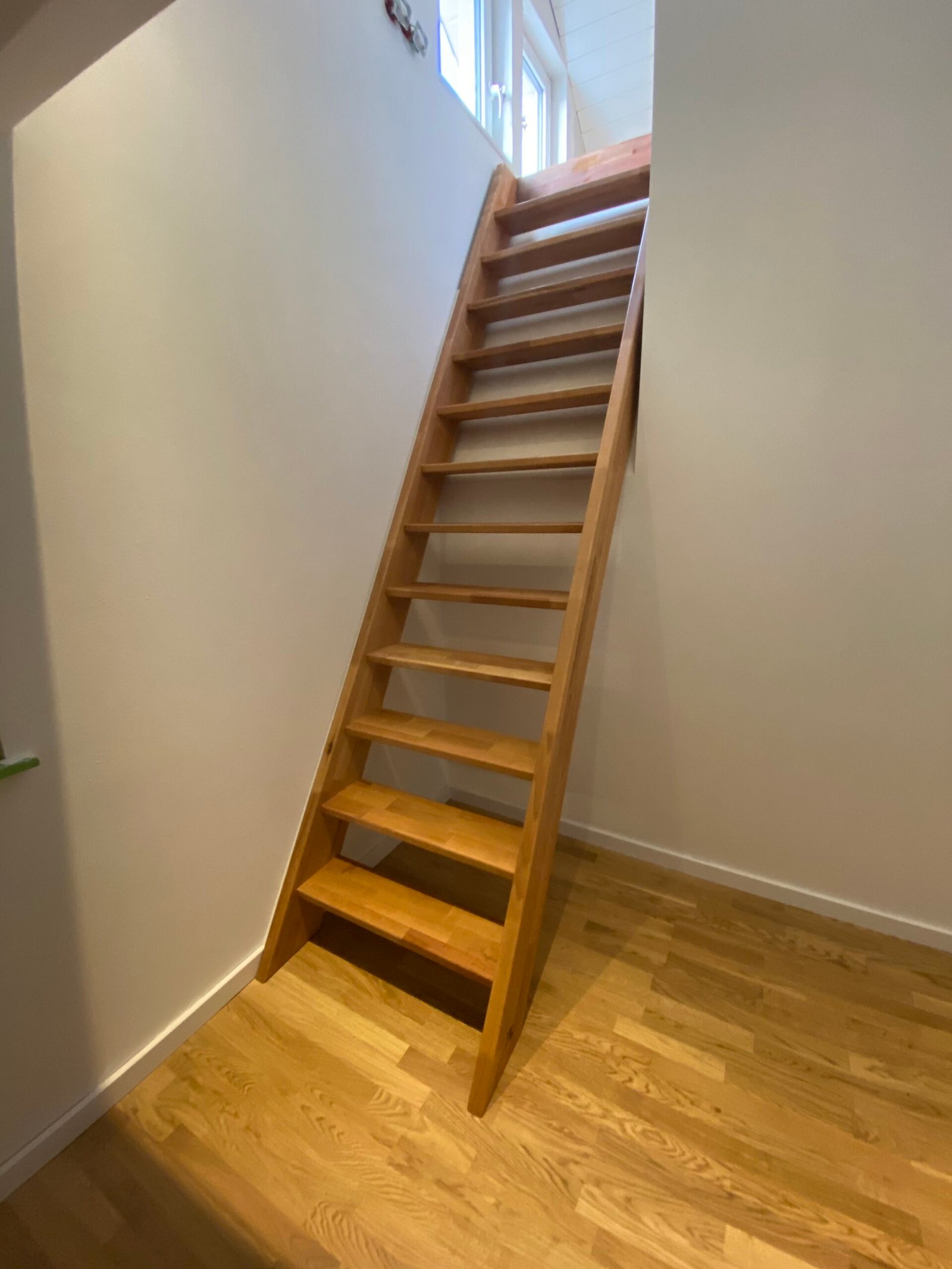 Bau einer Treppe mit Sondermaßen aus Buche…