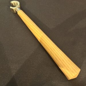 Flaschen&ouml;ffner mit Edelstahlmutter M20 Holzgriff aus Esche